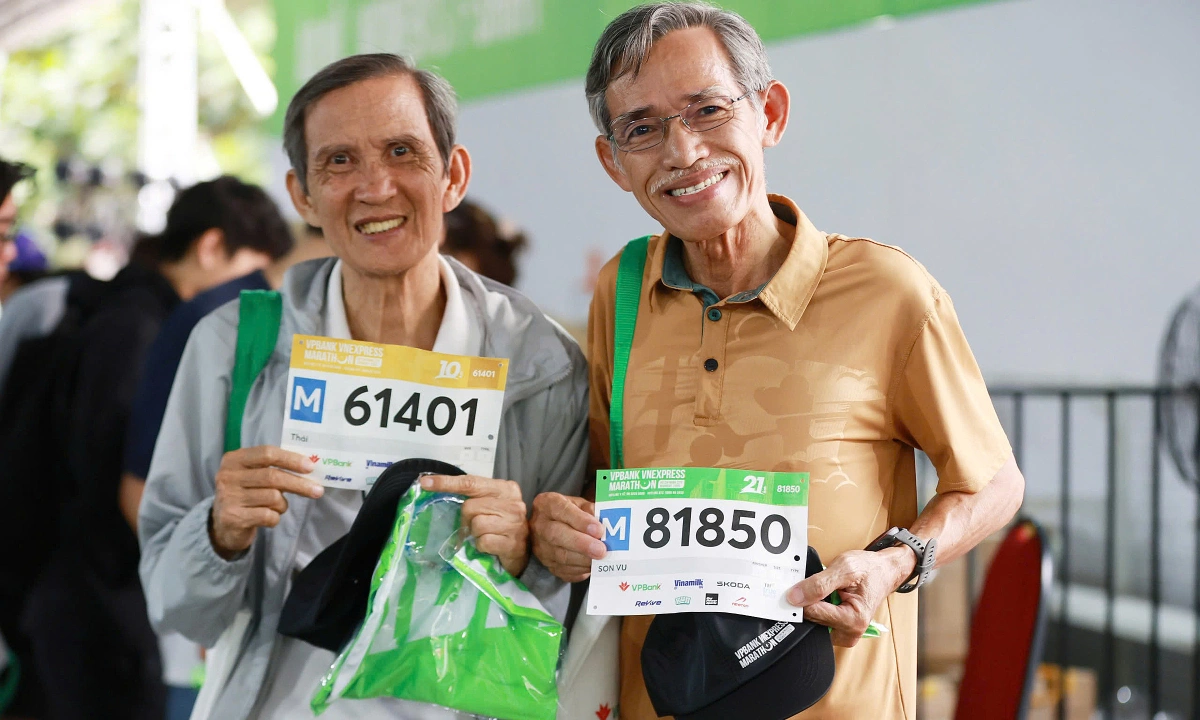 Hai runner 70 tuổi chiến thắng bệnh tim nhờ chạy bộ